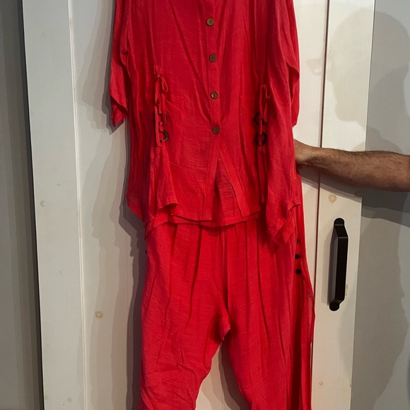 Beautiful pants and top outfit perfect for vacation trips and summer gatherings. - Picture 7 of 9